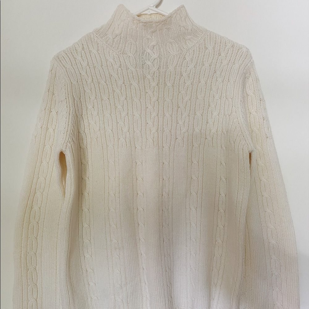 Women’s crewneck, sweater